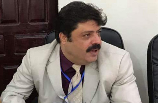 أكاديمي يمني يشكو من وضع معيشي صعب قبيل رمضان مع استمرار قطع الحوثي للمرتبات