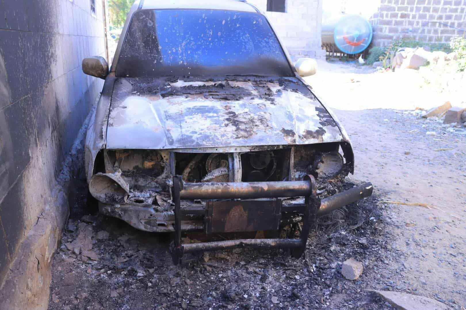 إب.. إحراق سيارة مواطن في حبيش بعد نحو أسبوعين من مهاجمة منزله