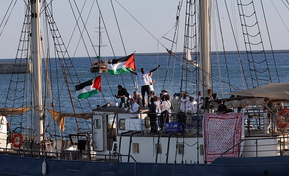 أسطول الصمود يبحر مجدداً إلى غزة انطلاقاً من برشلونة