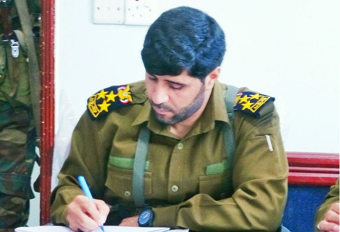 أخذها كضمان تحكيم.. قيادي حوثي يحتجز 300 ألف دولار تابعة لمستثمر من إب ويماطل في إعادتها