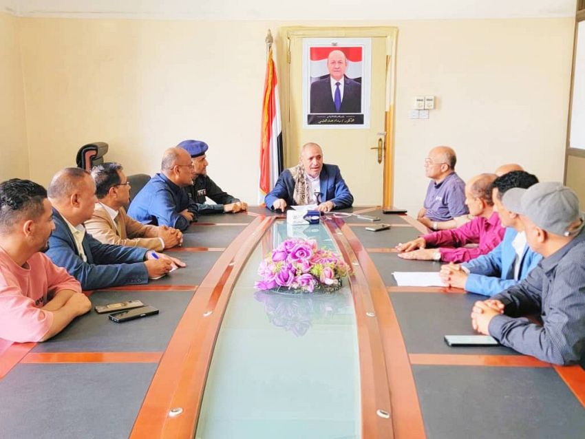 سلطة تعز تشدد الرقابة على الكهرباء التجارية وتلوّح بإجراءات حازمة ضد المخالفين