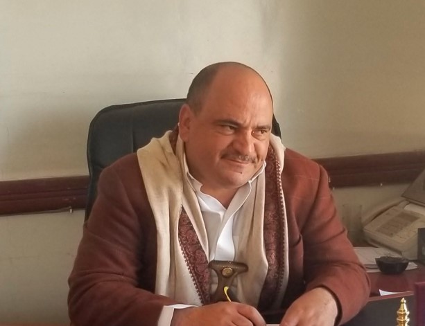 شيخ قبلي في إب يتوعد نجل مؤسس الحوثيين بالرد ويهدد بإعلان نكف قبلي