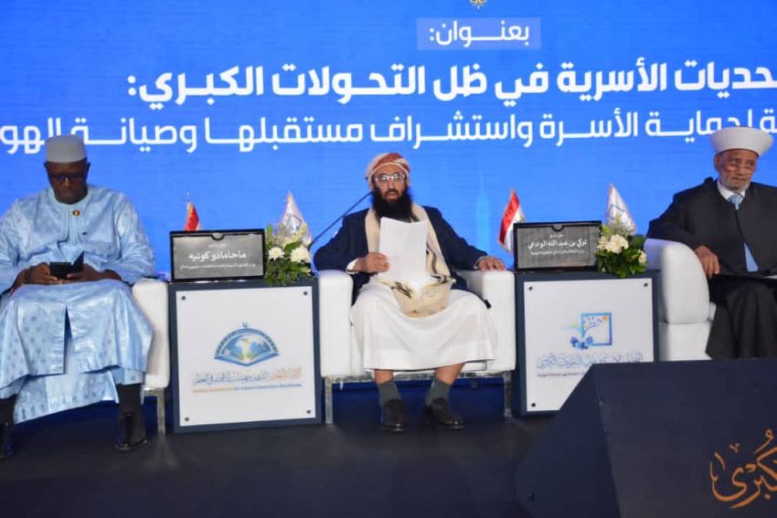 وزير الأوقاف: الحوثيون يوظفون الأطفال في مشروع تعبئة فكرية يهدد الأسرة والمجتمع