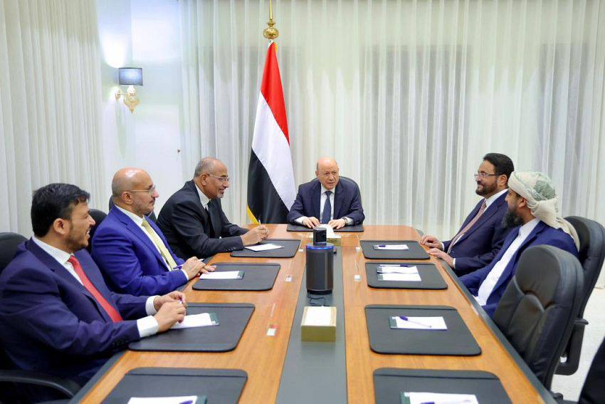 مجلس القيادة الرئاسي يؤكد التزامه الكامل بمبدأ الشراكة والتوافق الوطني 