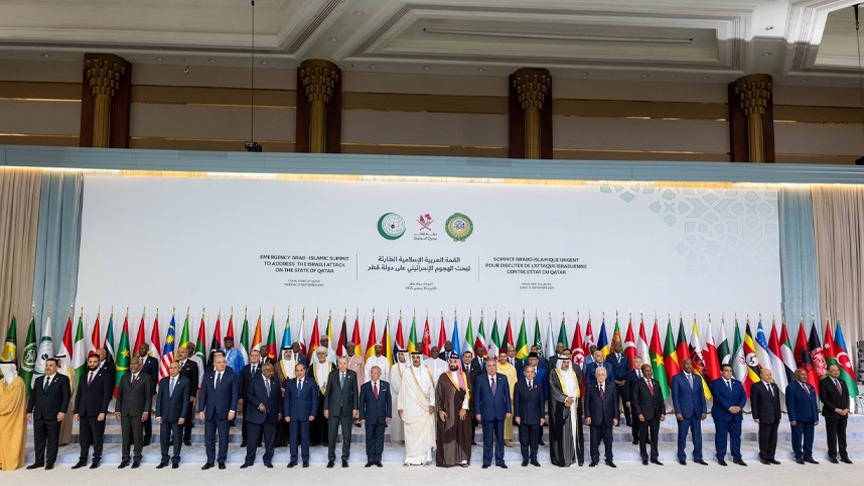 قمة الدوحة تدعو إلى مراجعة العلاقات الدبلوماسية والاقتصادية مع إسرائيل