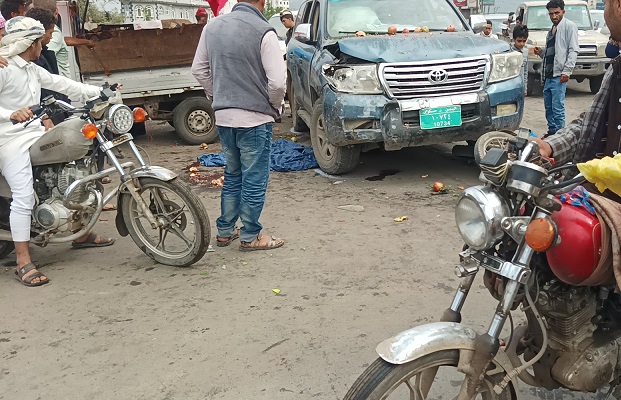 وفاة ثلاثة أطفال من بائعي فاكهة الرُمّان دهساً بسيارة مسؤول حوثي في إب