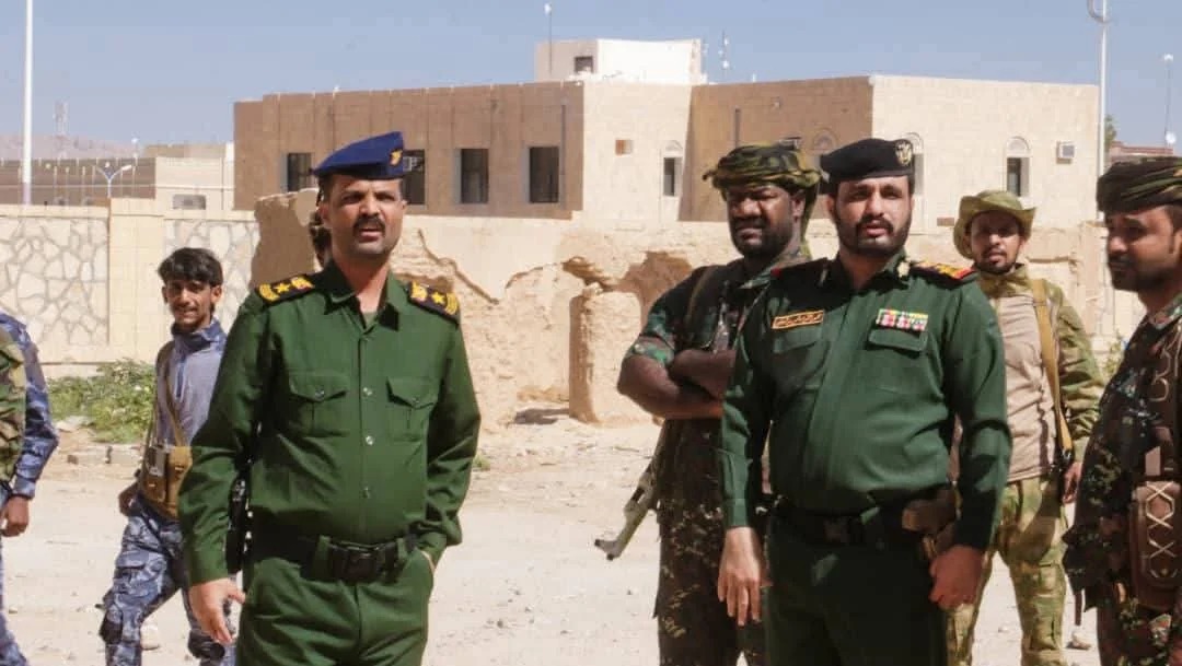 مدير أمن حضرموت يوجّه بإعادة الجاهزية الكاملة للمعسكرات لتعزيز العمل الأمني 