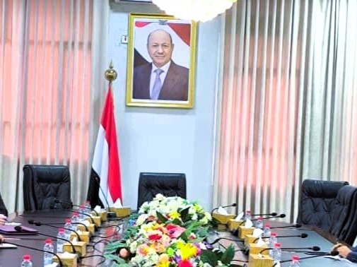 الحكومة: نعمل على آلية تضمن صرف الرواتب في مواعيدها دون تأخير