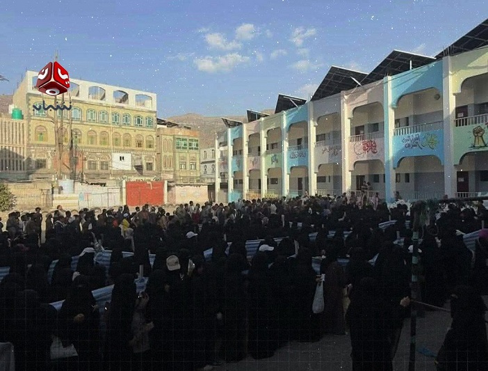 إب.. طوابير طالبي المساعدات في رمضان تٌفجّر غضباً كبيراً ضد الحوثيين (رصد خاص)