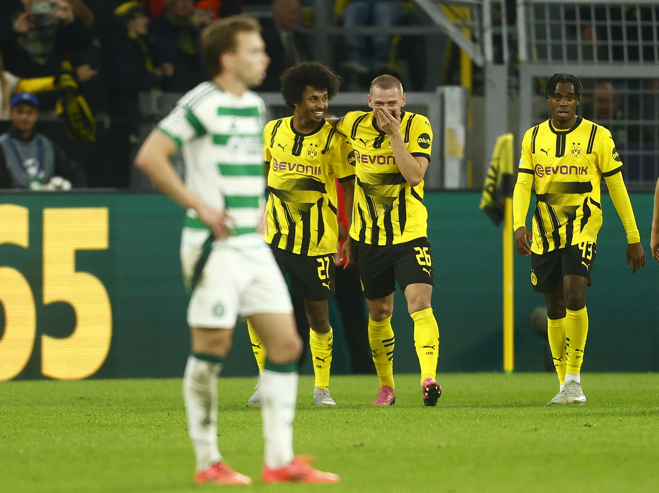 بروسيا دورتموند يكتسح سلتيك بـ 7 أهداف وليفركوزن يتوهج ويحصد النقاط أمام ميلان