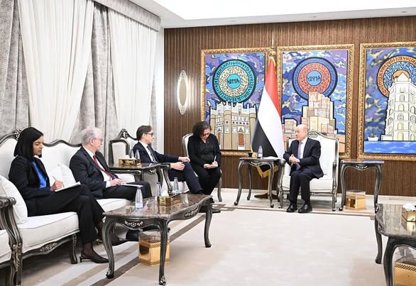 الرئيس اليمني: أي أسلحة خارج إطار الدولة تمثل البيئة المثالية لتنامي الجماعات المتطرفة