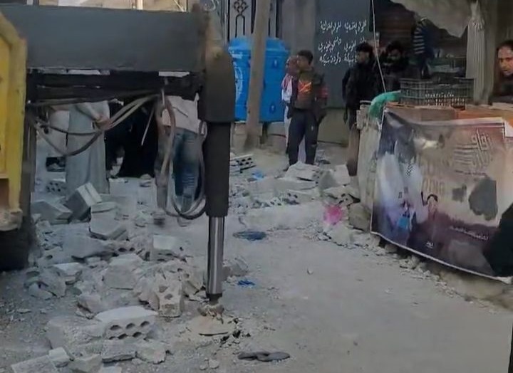 وفاة فتاة وإصابة أخرى إثر سقوط  مواد بناء عليهن غرب مدينة إب