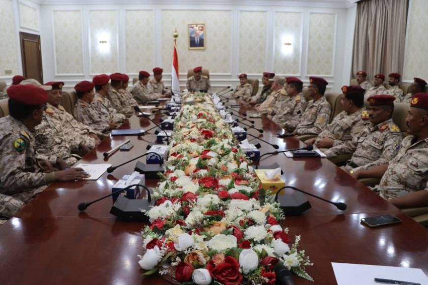 عدن.. اجتماع عسكري يناقش يناقش إخراج المعسكرات وتنفيذ الخطة الأمنية
