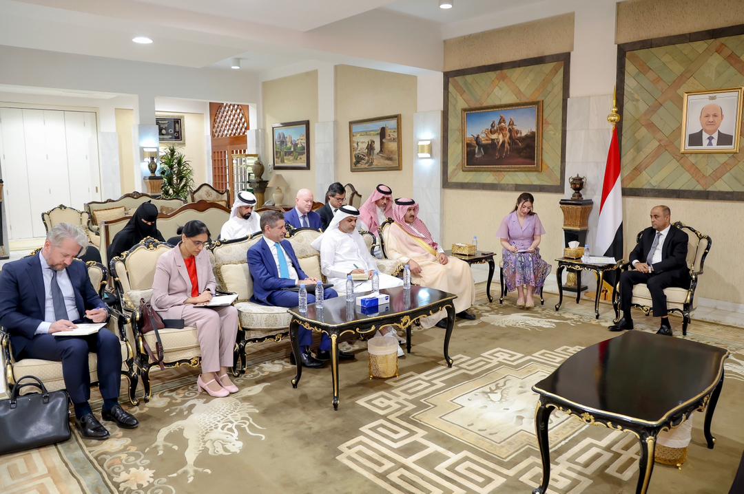 الخماسية الدولية بشأن اليمن تدعم رؤية "بن بريك" لتعزير حضور الحكومة في عدن