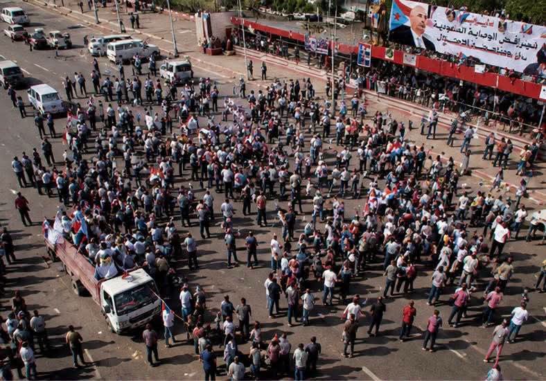 تجمعات محدودة لأنصار المجلس الانتقالي المنحل في عدن وحضرموت