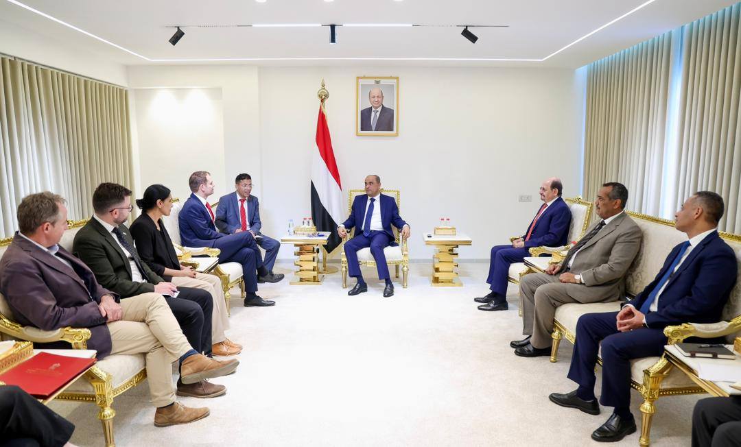 عدن.. رئيس الوزراء يبحث مع وزير الدولة البريطاني التعاون الاقتصادي والأمني