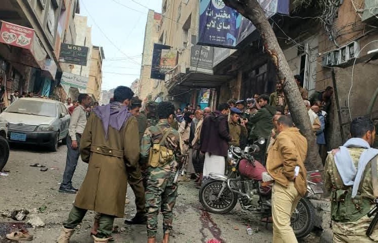 16 شهيداً وجريحاً.. إصلاح تعز يدين استهداف مقره الرئيسي ويطالب بسرعة القبض على الجناة