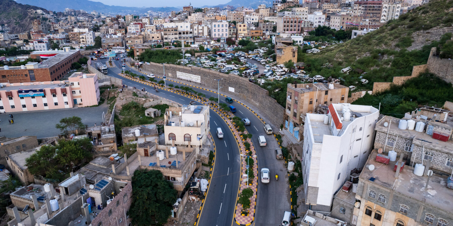 تعز.. مقتل امرأة برصاص قناص حوثي في منطقة "عصفيرة"