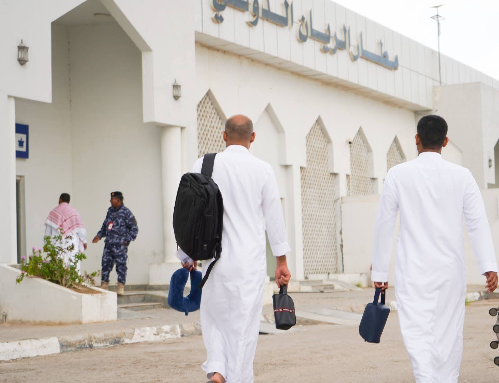 وزارة النقل تعلن تدشين أولى رحلات تفويج الحجاج من مطار الريان الدولي إلى جدة