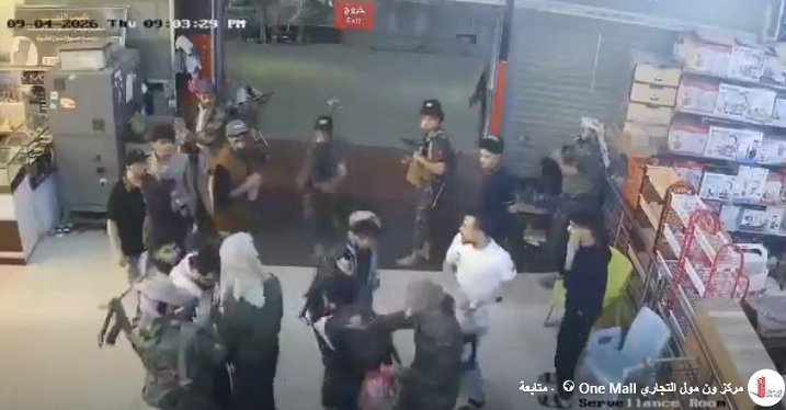 إب.. مليشيا الحوثي تغلق عشرات المحلات في مول تجاري وتعتدي على ملاكها والعاملين فيها