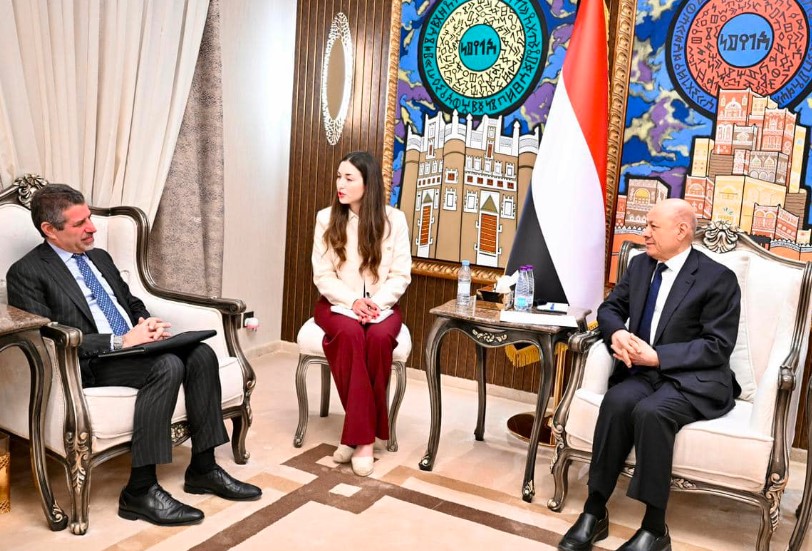 العليمي يؤكد الالتزام الصارم بإنفاذ القرارات السيادية ويحذر من تداعيات تمرد الانتقالي