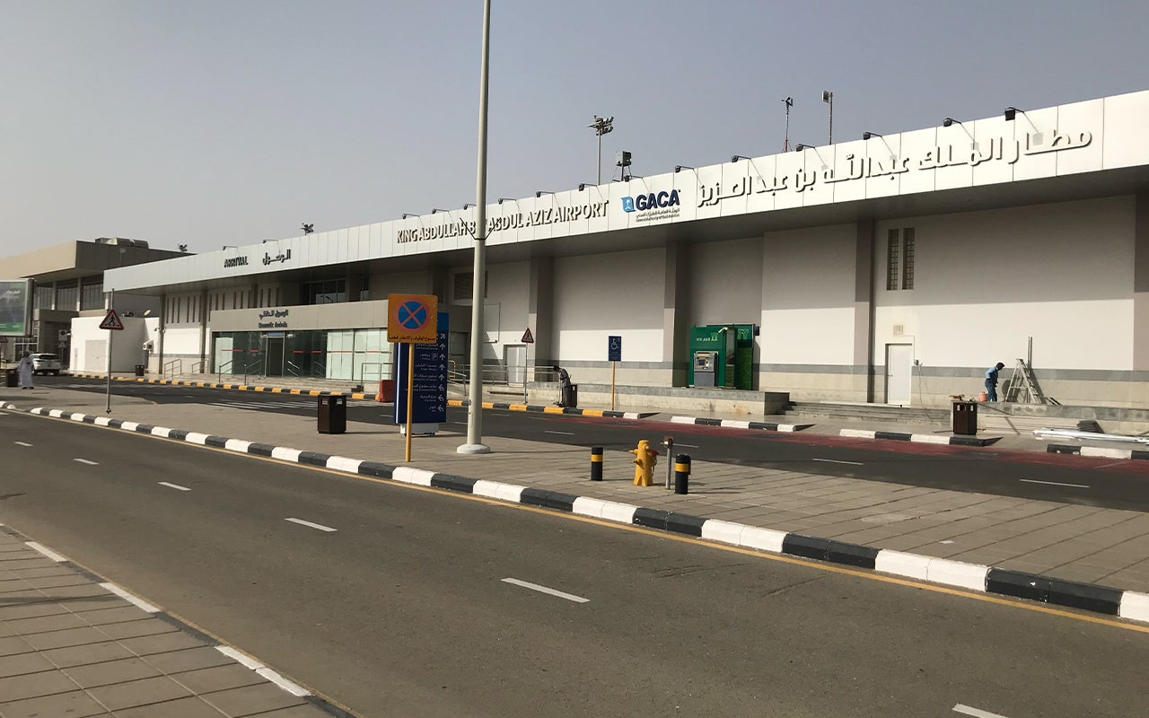 الطيران السعودي المدني: إصابة ثلاثة أشخاص في اعتداءين على مطاري جازان ونجران