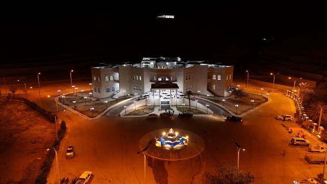 عضو مجلس القيادة الخنبشي يتفقد أعمال صيانة وترميم القصر الجمهوري بالمكلا