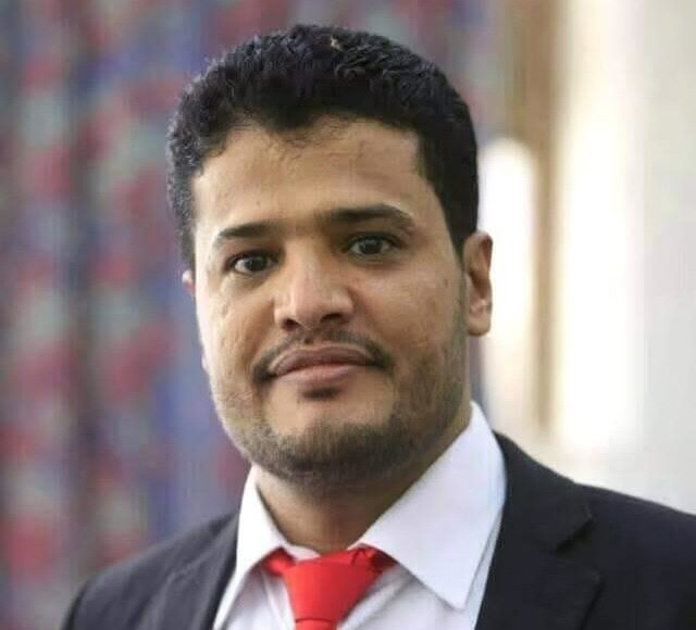 مأرب.. الإفراج عن الإعلامي حمود هزاع بعد أيام من اعتقاله من منزله