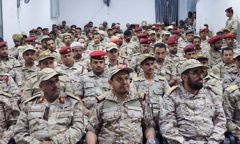 قائد المنطقة السادسة يدعو إلى الحفاظ على أعلى مستويات اليقظة الأمنية والجاهزية القتالية