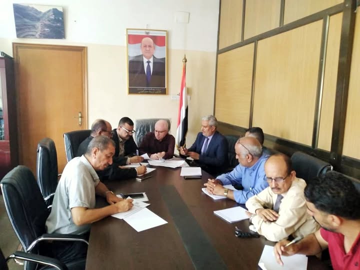 تعز: اجتماع لمناقشة تخفيض رسوم الخدمات وتشكيل لجنة لضبط رسوم المدارس الأهلية