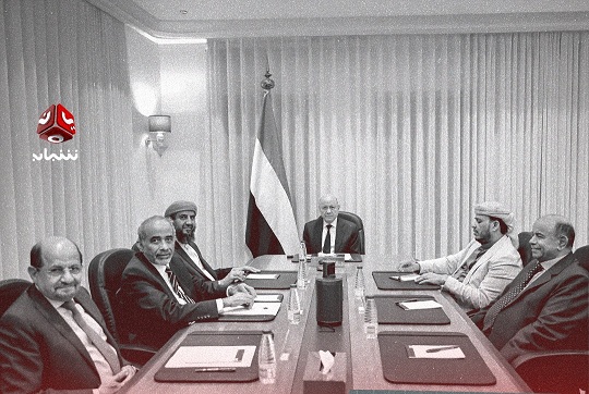 الحكومة اليمنية الجديدة: تشكيلة واسعة بين التوازن السياسي والمحاصصة الجغرافية