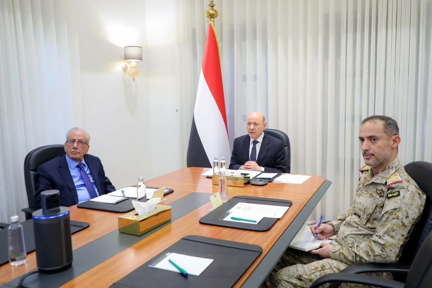 الرئيس العليمي يوجه بتسريع تنفيذ قراري العودة الآمنة والتعبئة العامة