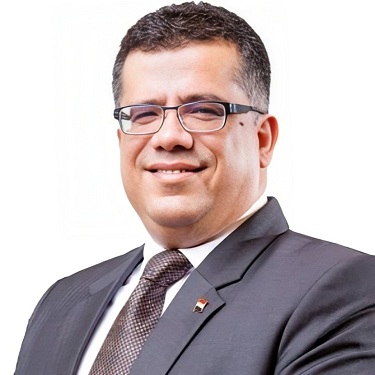 السفير اليمني في ماليزيا يدعو المخالفين لتصحيح أوضاعهم ويعلن بدء تسليم الجوازات