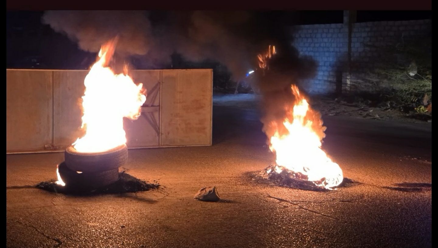 حضرموت.. عودة الكهرباء تدريجيًا إلى المكلا واتساع رقعة الاحتجاجات الشعبية
