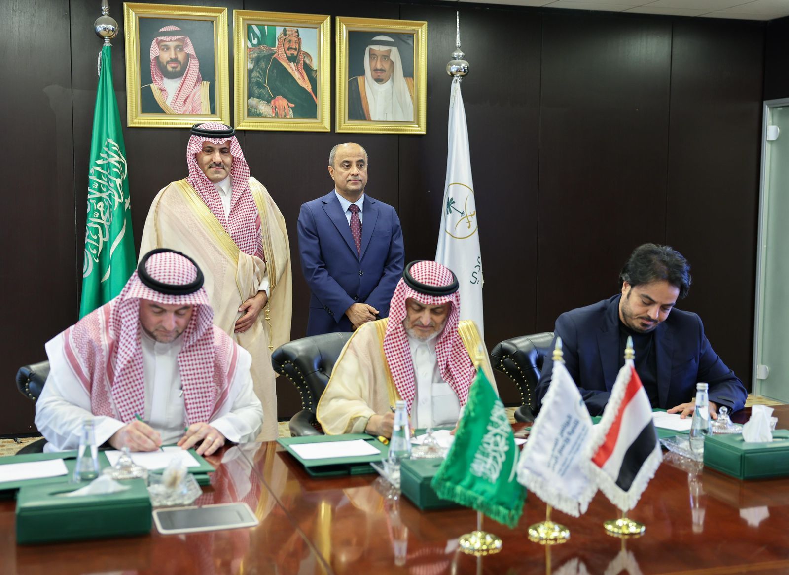 اتفاق يمني سعودي لتنفيذ مشاريع كهرباء بقدرة 300 ميجاوات