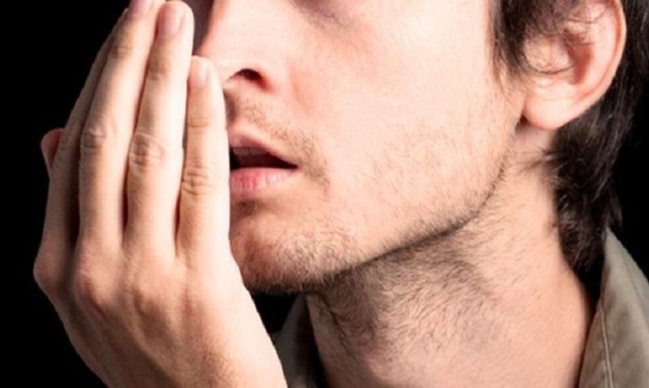 رائحة الفم الكريهة.. ماهي أبرز أسبابها؟