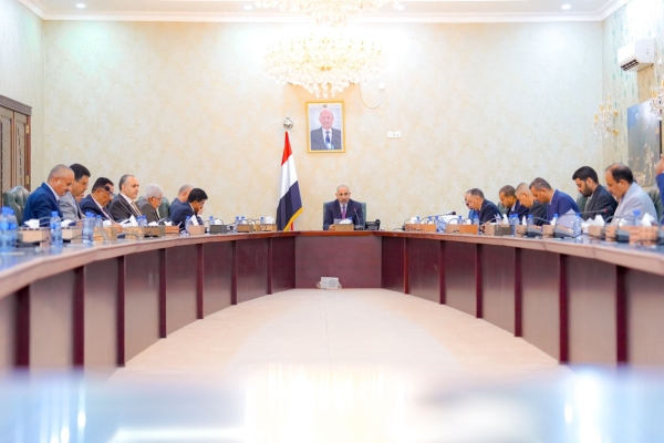 اللجنة العليا للإيرادات توجّه بإغلاق كافة الحسابات الحكومية في البنوك التجارية