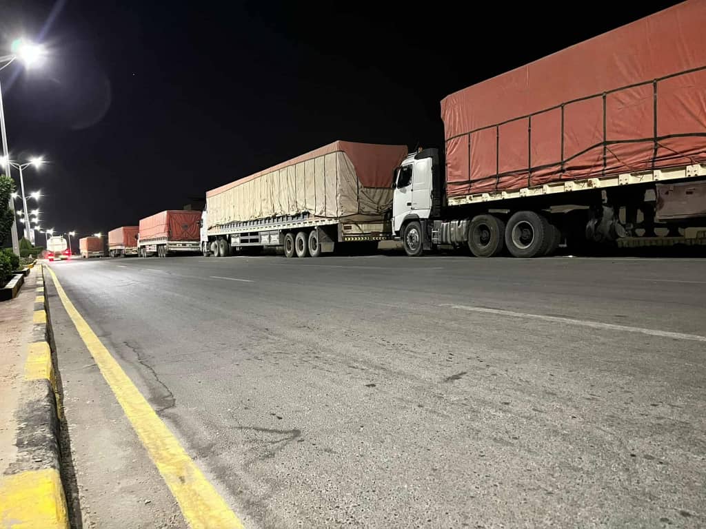 حضرموت.. سائقو شاحنات يعلنون الإضراب احتجاجًا على فرض جبايات جديدة