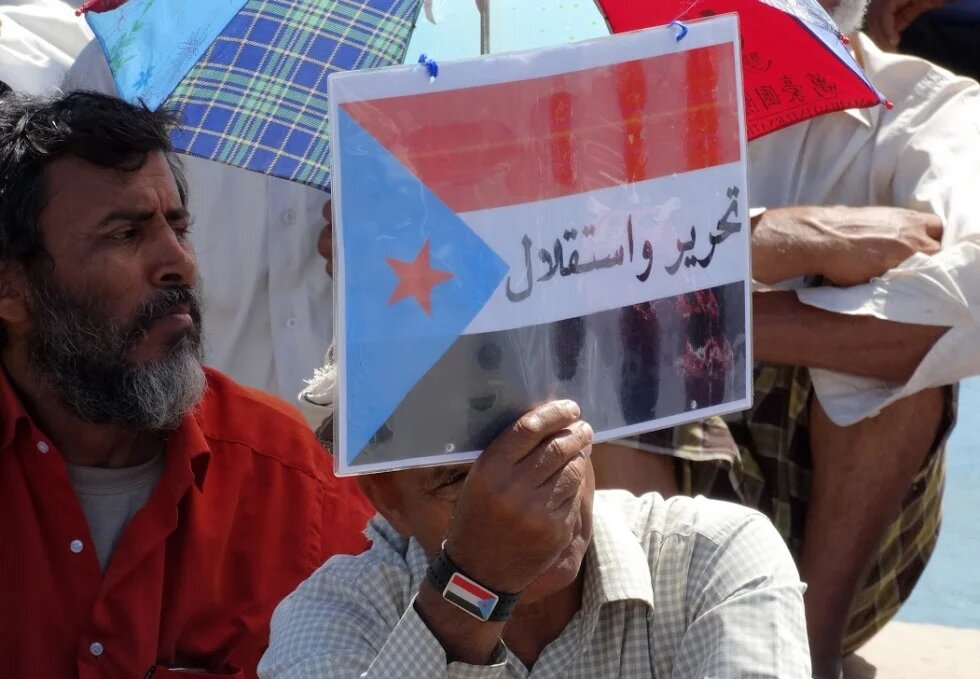 الانفصاليون في اليمن وأزمة الهوية.. لماذا لجأ الانتقالي المنحل إلى تغيير اسمه؟
