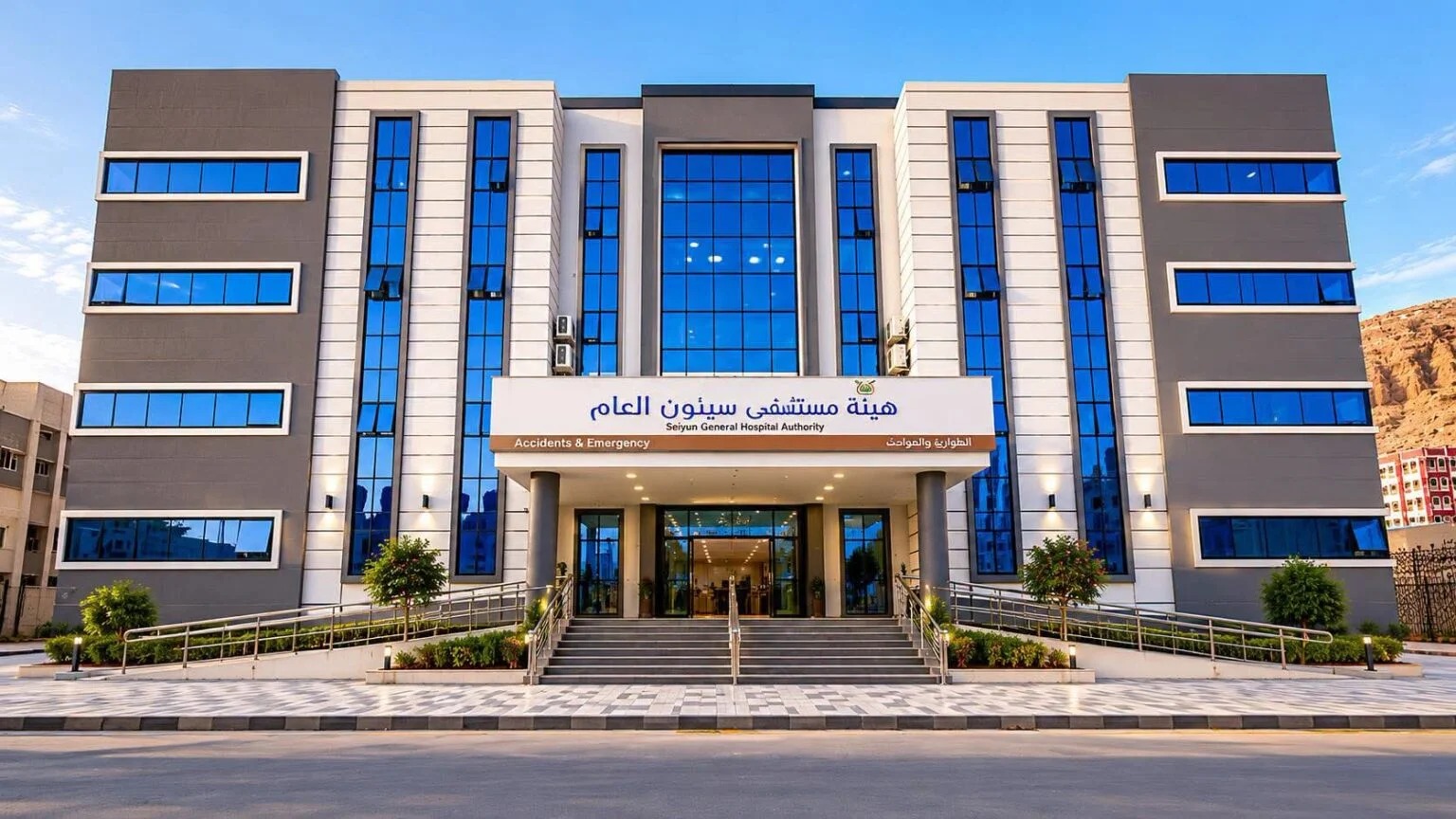 الطاقم التمريضي المتعاقد بمستشفى سيئون يلوّح باستقالة جماعية ويطرح مطالب مالية وإدارية