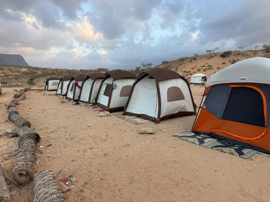 لماذا لا يستطيع السياح الأجانب مغادرة جزيرة سقطرى اليمنية؟