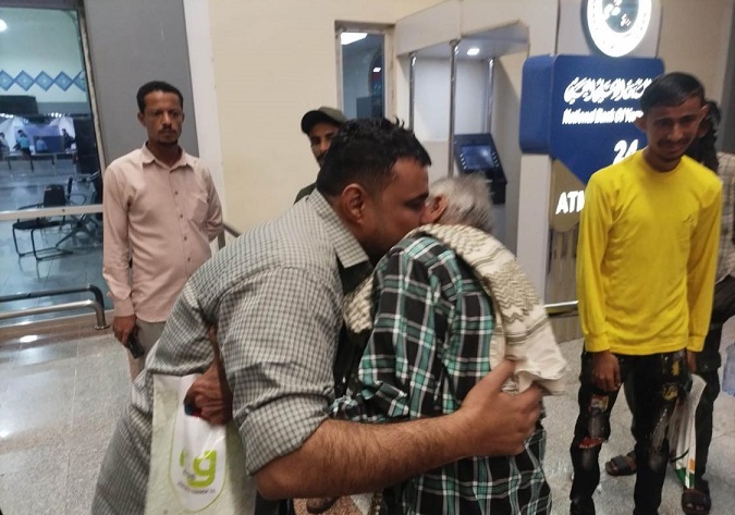 قوات الانتقالي تعتقل بحاراً يمنياً محرراً من سجون إيران فور وصوله مطار عدن