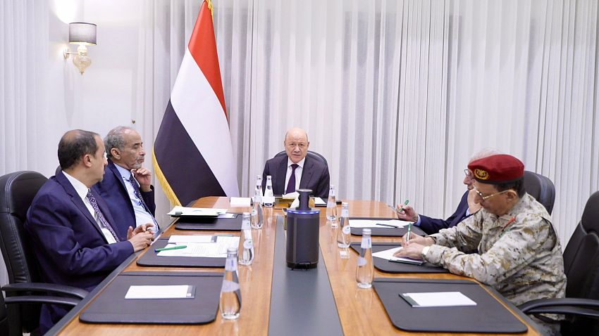 اجتماع طارئ لمجلس القيادة الرئاسي لبحث التصعيد الإيراني عبر مطار صنعاء