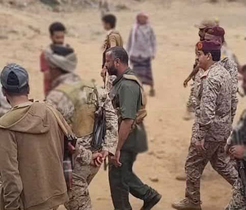 وزير الدفاع يتفقد جبهات الضالع ويشدد على رفع الجاهزية القتالية