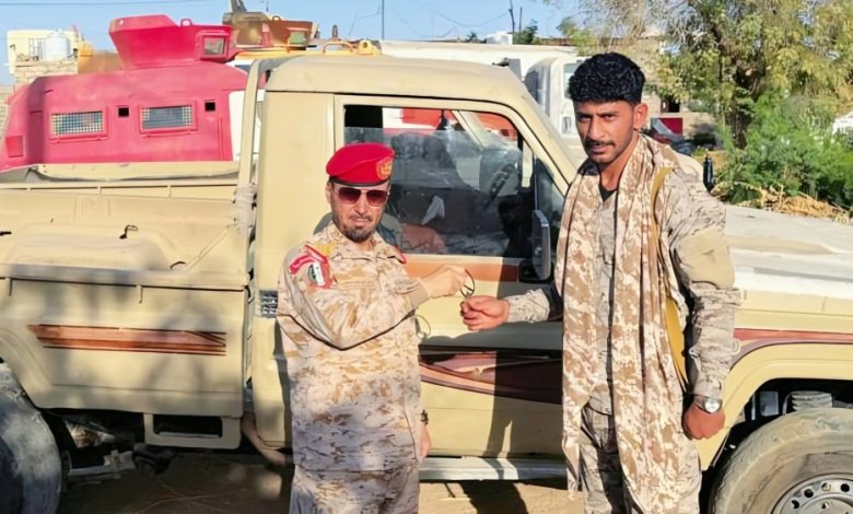 الشرطة العسكرية في "مأرب" تسلّم طقمًا عسكريًا تابعًا للواء 159 مشاه