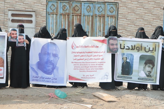 عدن.. "أمهات المختطفين" تطالب بسرعة الكشف عن المخفيين وإغلاق السجون غير القانونية
