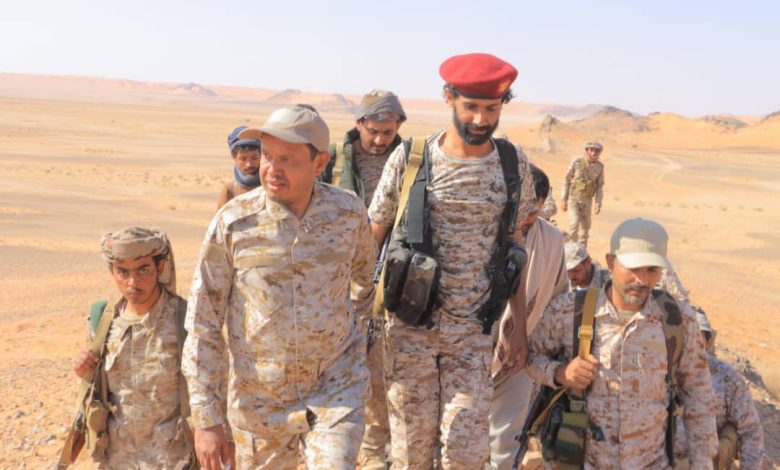 قائد المنطقة السادسة يؤكد ضرورة تكثيف الجهود لتأمين الطريق الصحراوي في الجوف