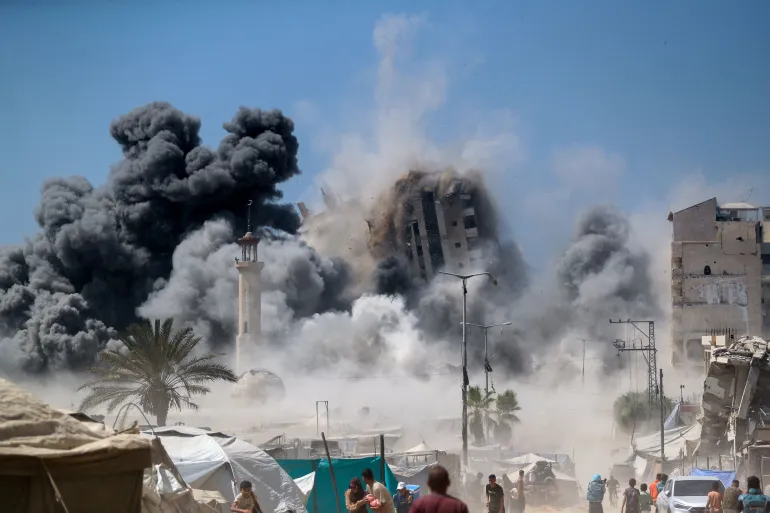 إسرائيل تقتل 67 فلسطينيا في غزة وتتوعد بمواصلة تدمير الأبراج السكنية