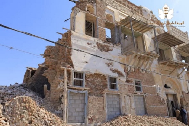 الحديدة.. انهيار مبنى تاريخي في مركز المحافظة نتيجة الإهمال الحوثي