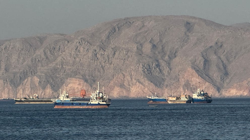 بعد تهديدات باستئناف الحرب.. نيويورك تايمز: إيران قد تحاول السيطرة على باب المندب